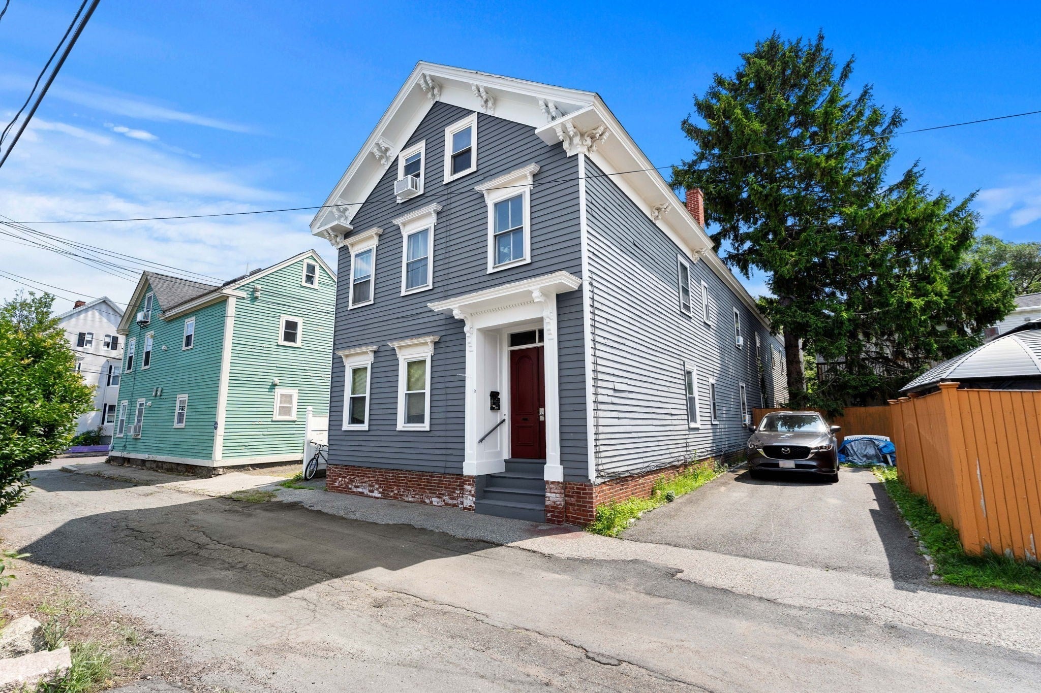 8 Saunders St