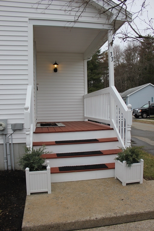 33 Brookbend Way West 33