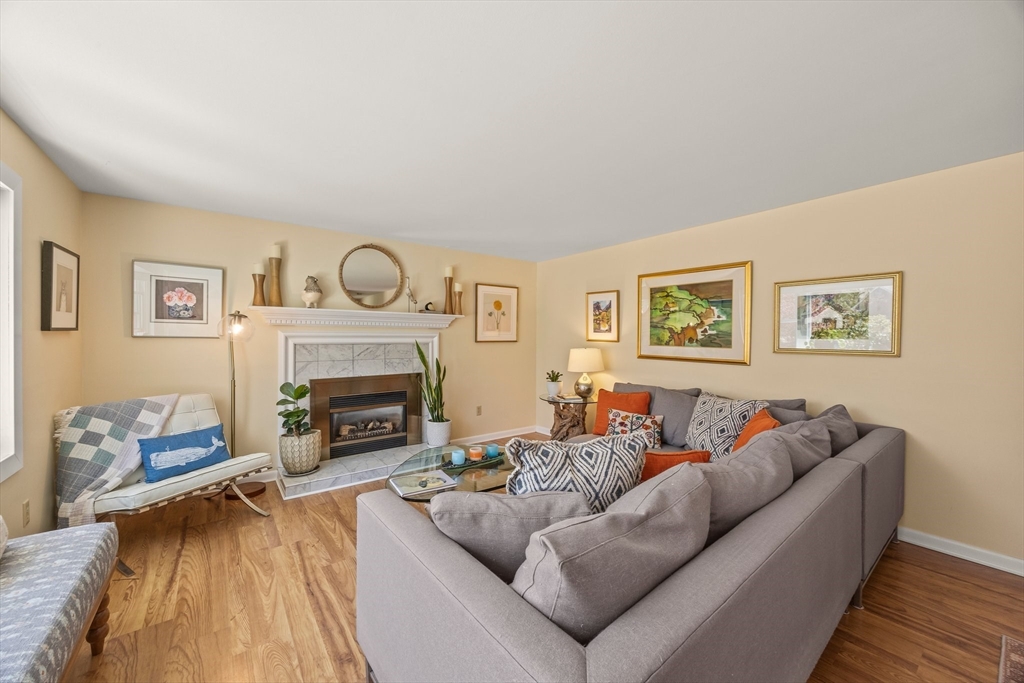 30 Lucerne Dr