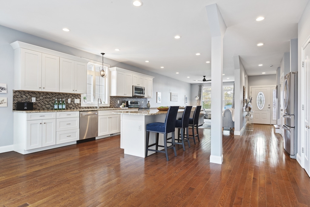 32 Colonial Rd, Webster, MA Photo #5