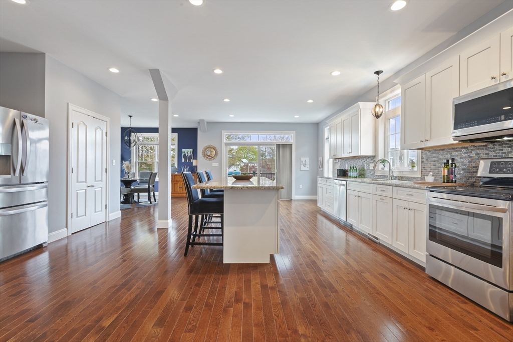 32 Colonial Rd, Webster, MA Photo #7