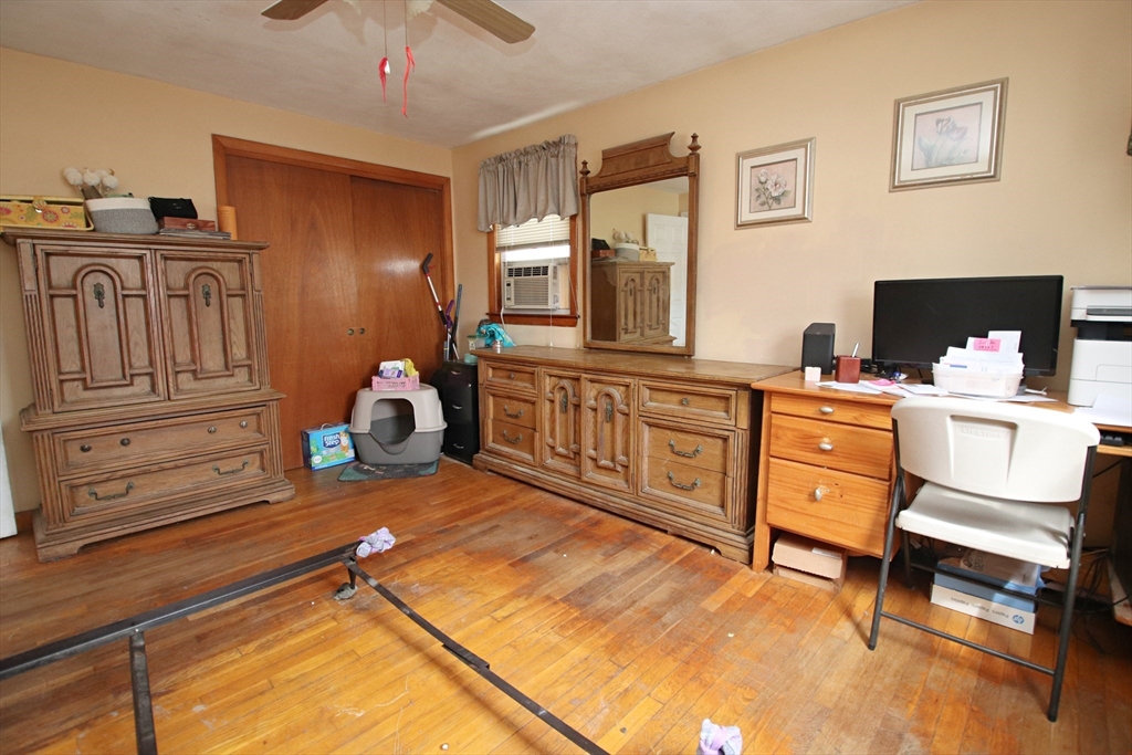 Revere, Massachusetts 02151, United States, 3 Bedrooms Bedrooms, ,1 BathroomBathrooms,Residential,Pending,81370