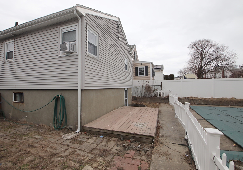 Revere, Massachusetts 02151, United States, 3 Bedrooms Bedrooms, ,1 BathroomBathrooms,Residential,Pending,81370