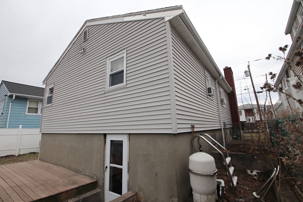 Revere, Massachusetts 02151, United States, 3 Bedrooms Bedrooms, ,1 BathroomBathrooms,Residential,Pending,81370