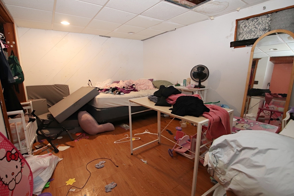 Revere, Massachusetts 02151, United States, 3 Bedrooms Bedrooms, ,1 BathroomBathrooms,Residential,Pending,81370