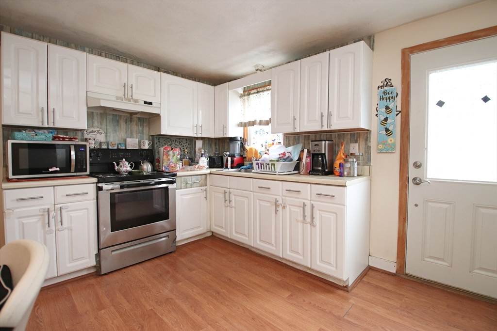 Revere, Massachusetts 02151, United States, 3 Bedrooms Bedrooms, ,1 BathroomBathrooms,Residential,Pending,81370