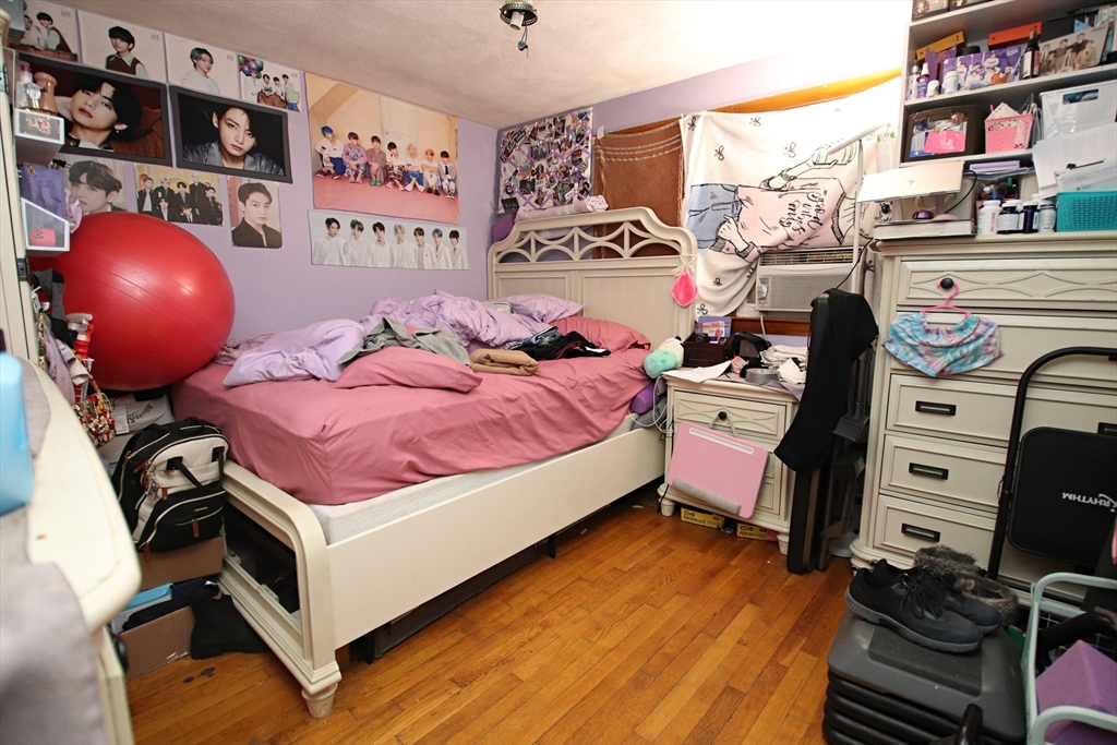 Revere, Massachusetts 02151, United States, 3 Bedrooms Bedrooms, ,1 BathroomBathrooms,Residential,Pending,81370