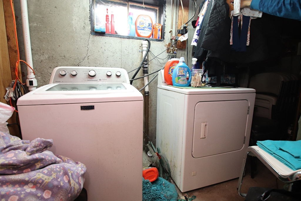 Revere, Massachusetts 02151, United States, 3 Bedrooms Bedrooms, ,1 BathroomBathrooms,Residential,Pending,81370