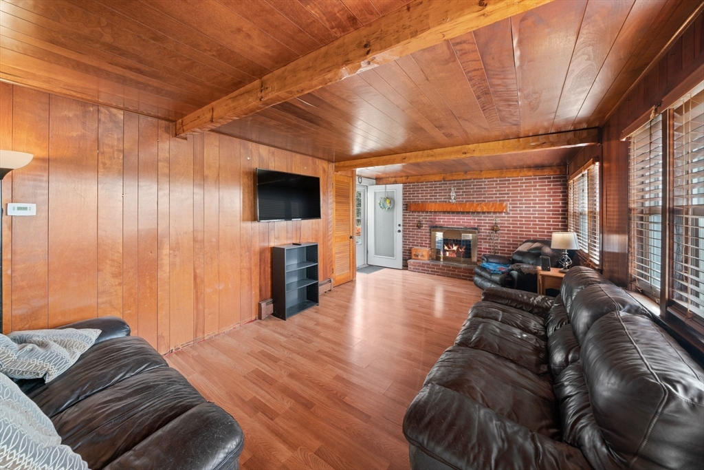 120 Hackett Ave