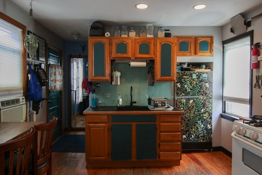 12 Webb St, Salem, MA Photo #4