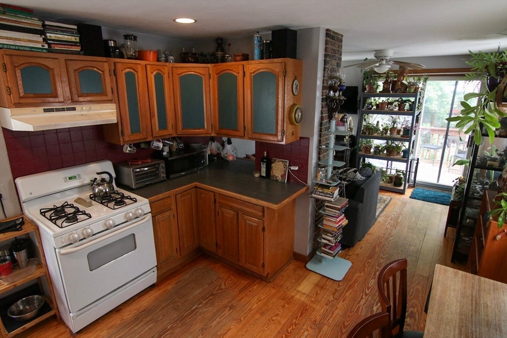 12 Webb St, Salem, MA Photo #3