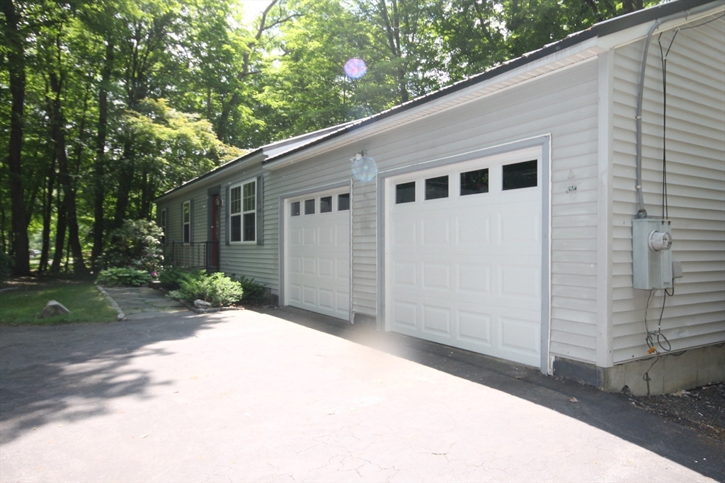 415 Montague Rd