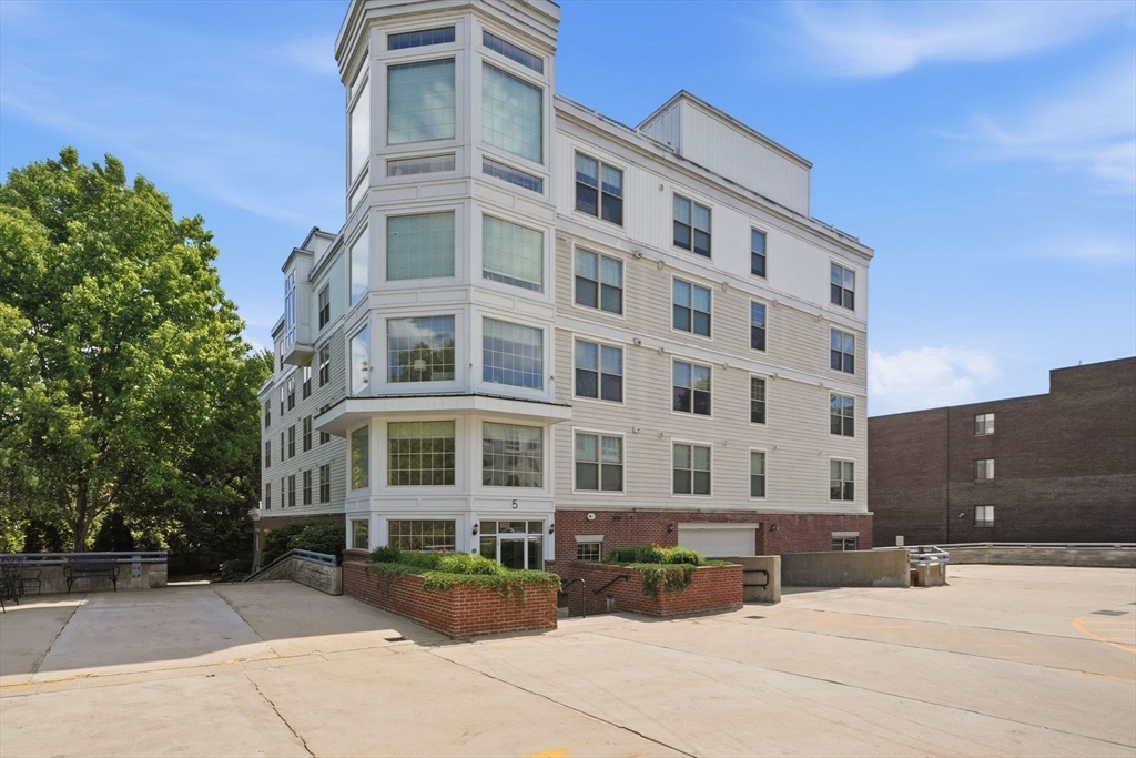 5 Ballister St 523