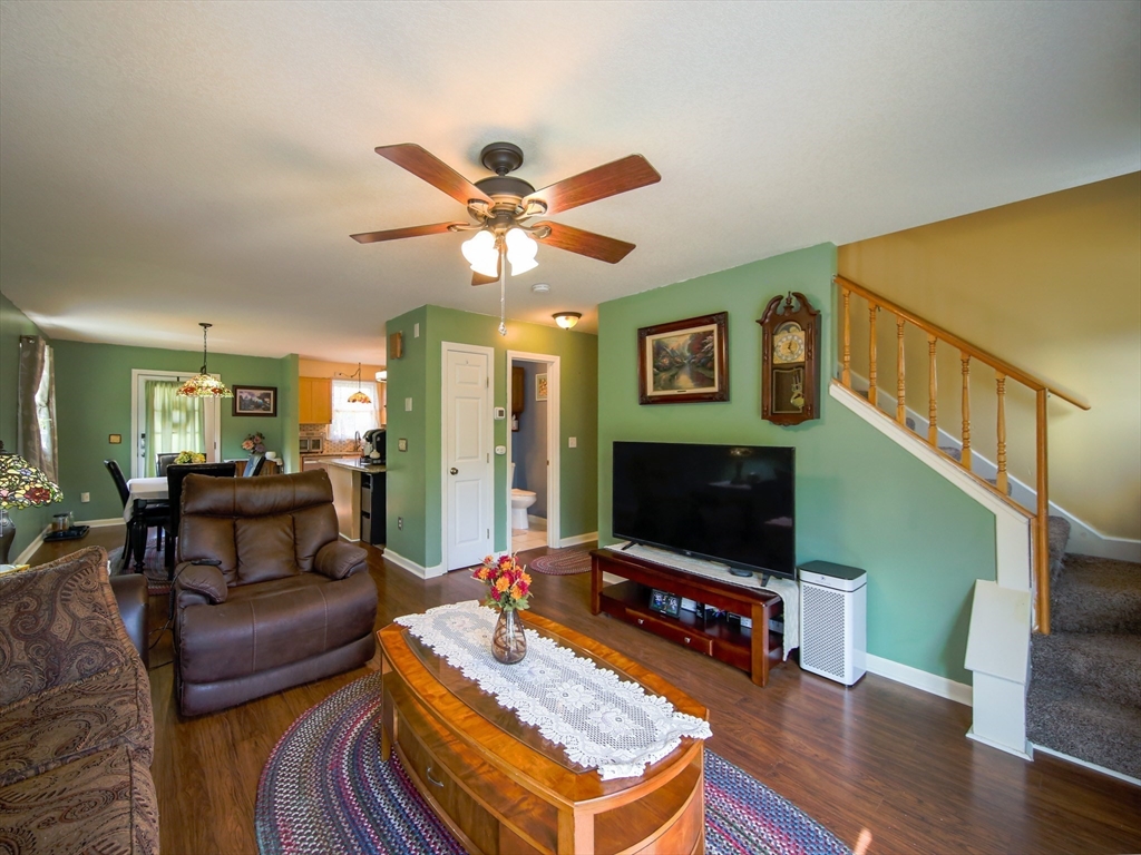 3038 Main St 3038