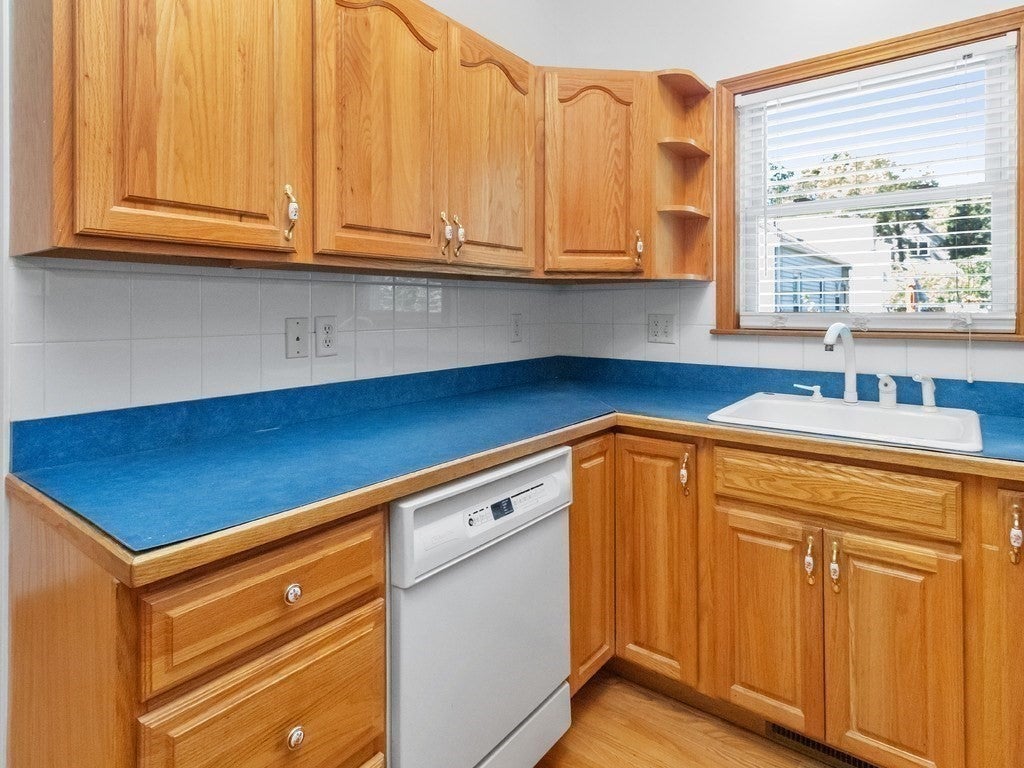63 Rockridge Road, Waltham, MA Photo #23