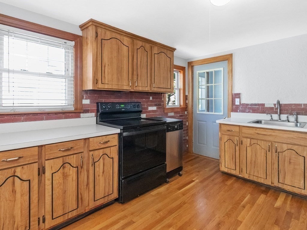 63 Rockridge Road, Waltham, MA Photo #9