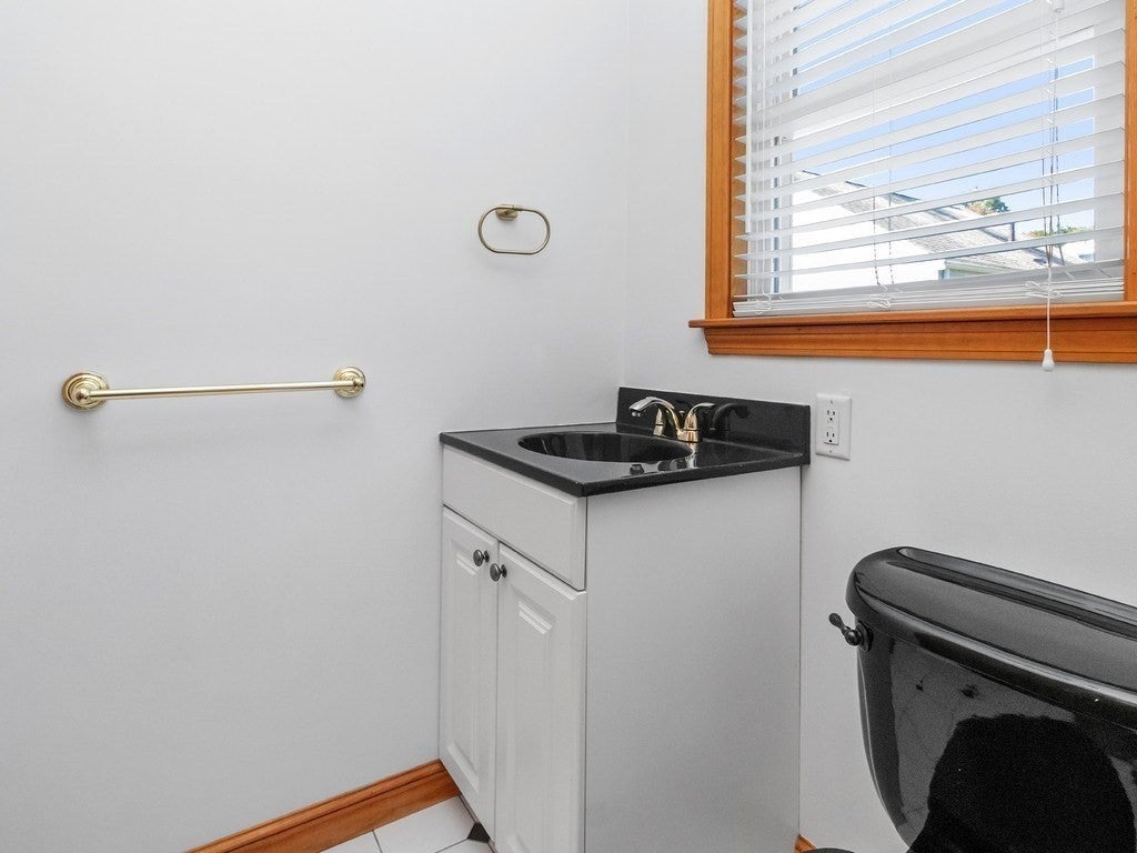 63 Rockridge Road, Waltham, MA Photo #28