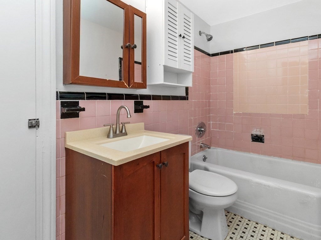 63 Rockridge Road, Waltham, MA Photo #11