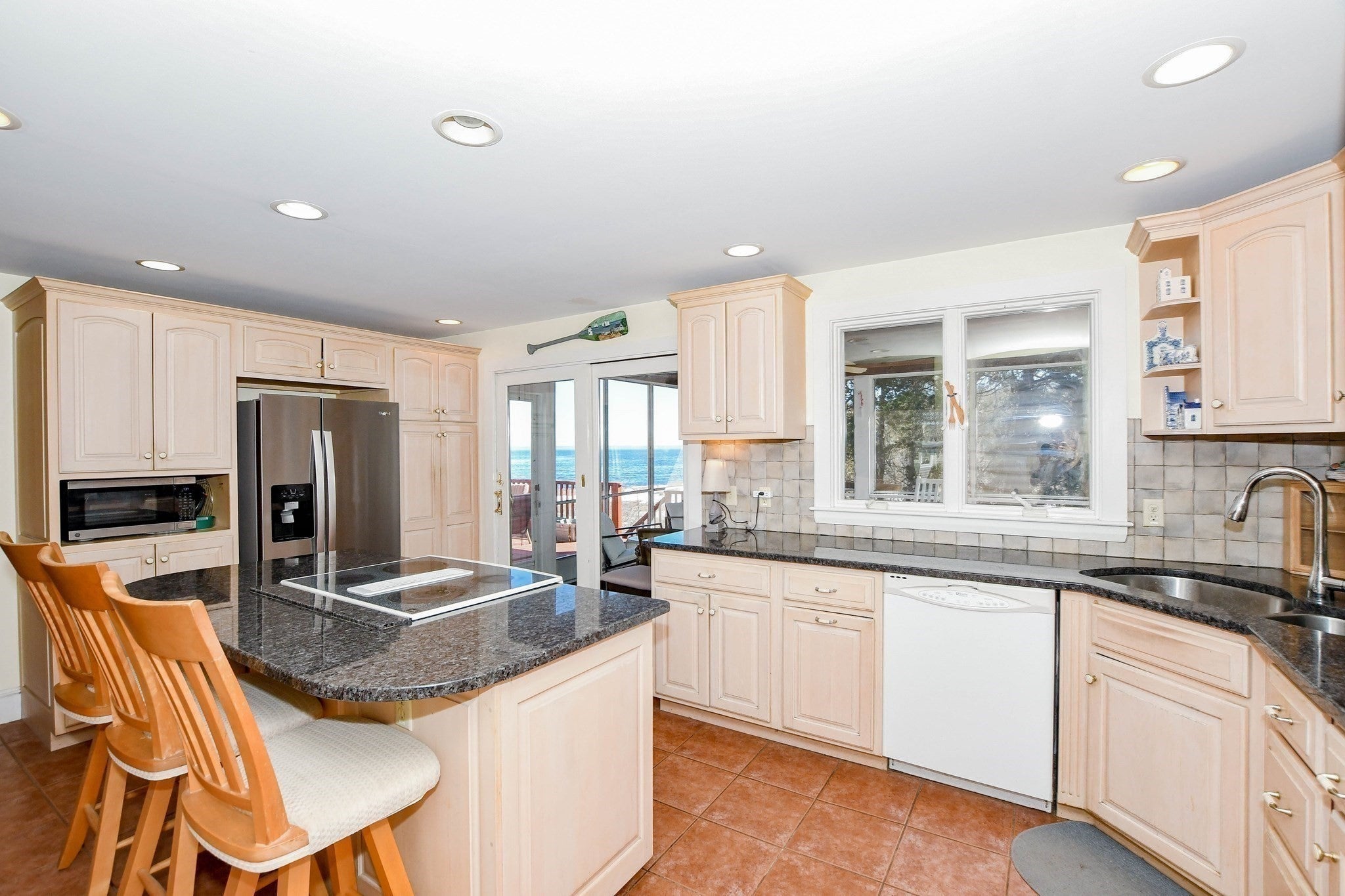 16 Bass Point Road