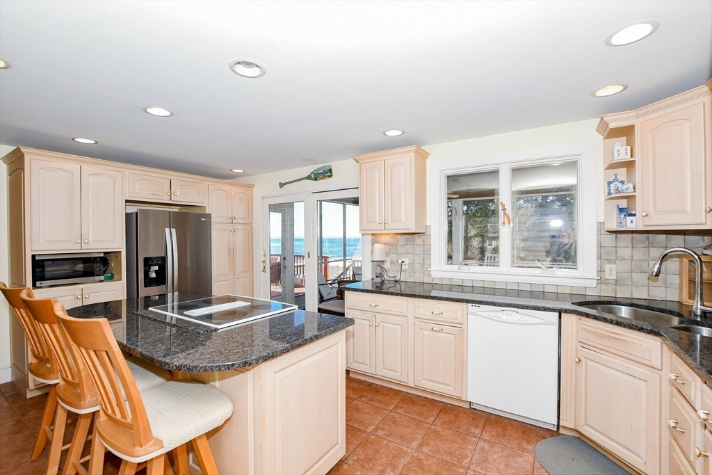 16 Bass Point Road