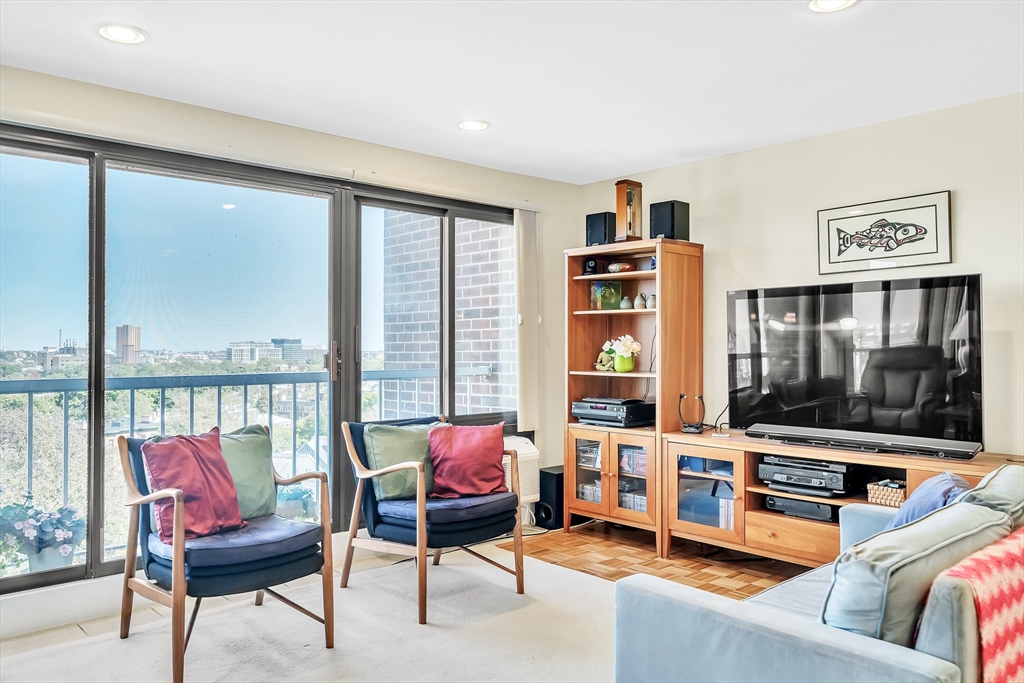 1105 Massachusetts Ave 10A