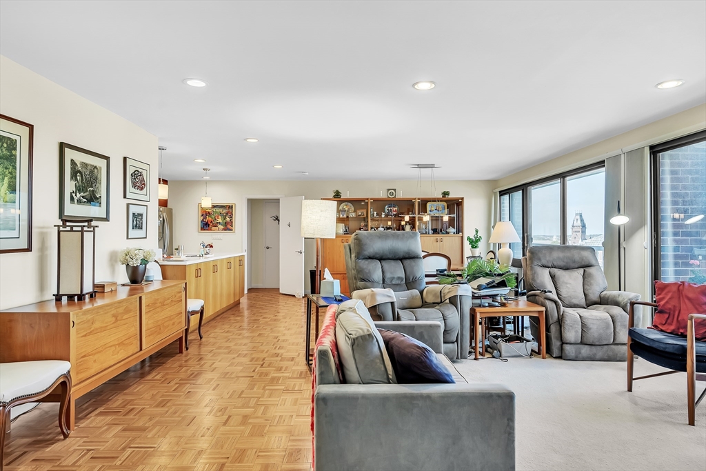 1105 Massachusetts Ave 10A
