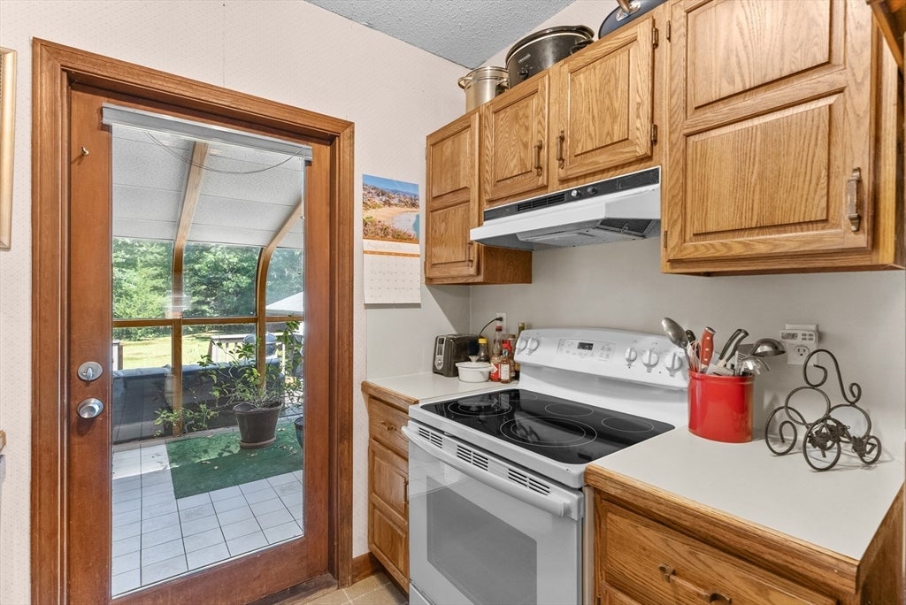 70 Central Blvd, Bellingham, MA, 70 Central Blvd, Bellingham, MA Photo #17