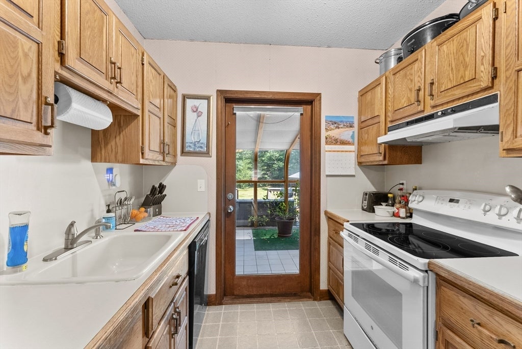 70 Central Blvd, Bellingham, MA, 70 Central Blvd, Bellingham, MA Photo #16