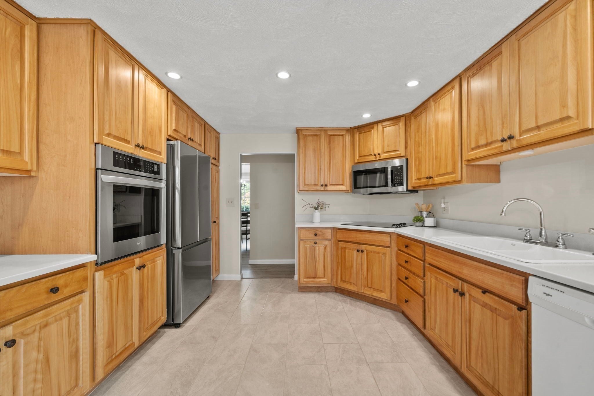 48 Catherine Dr, Peabody, MA, 48 Catherine Dr, Peabody, MA Photo #8