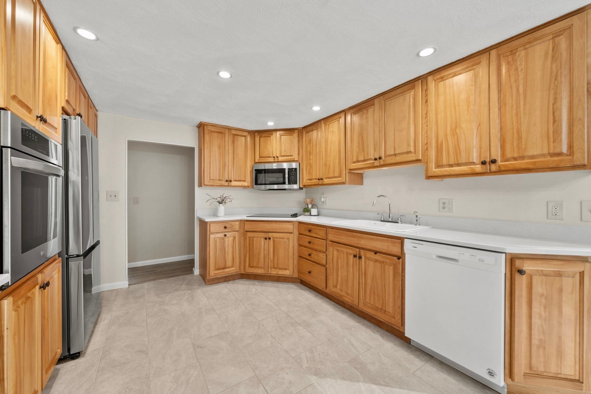48 Catherine Dr, Peabody, MA, 48 Catherine Dr, Peabody, MA Photo #10