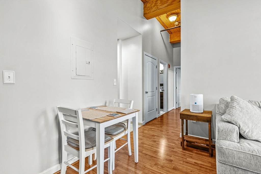 52 Lawrence Dr. 507