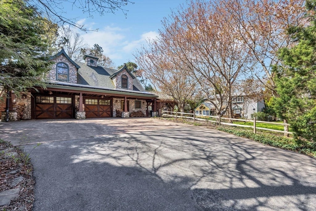 34 Hilltop Dr