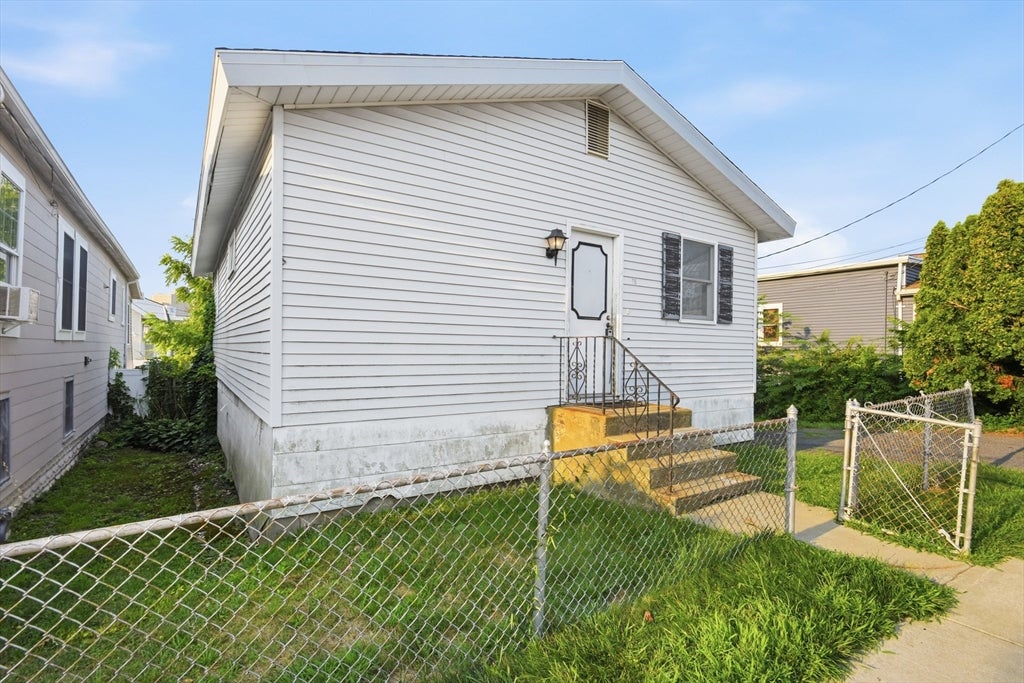 66 Calumet St