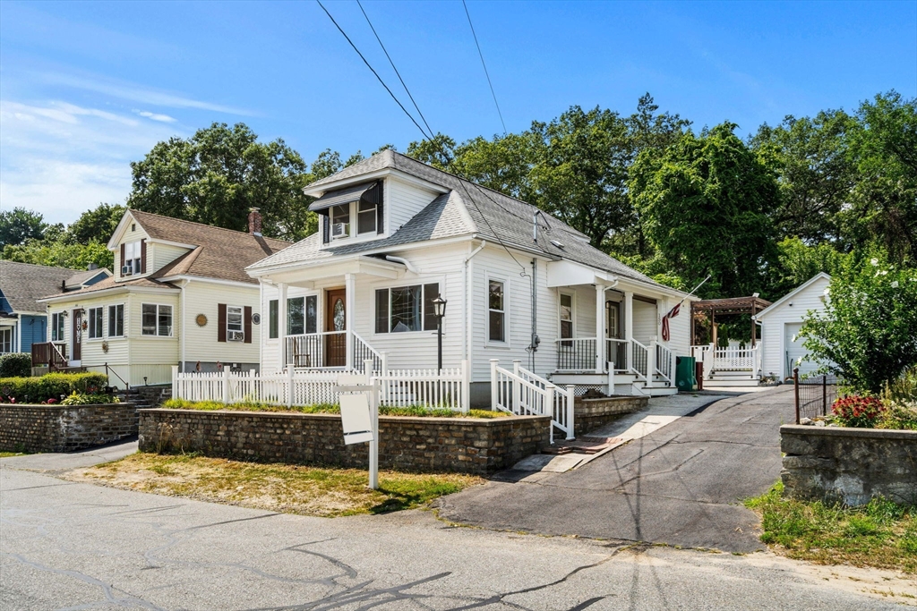 150 E Meadow