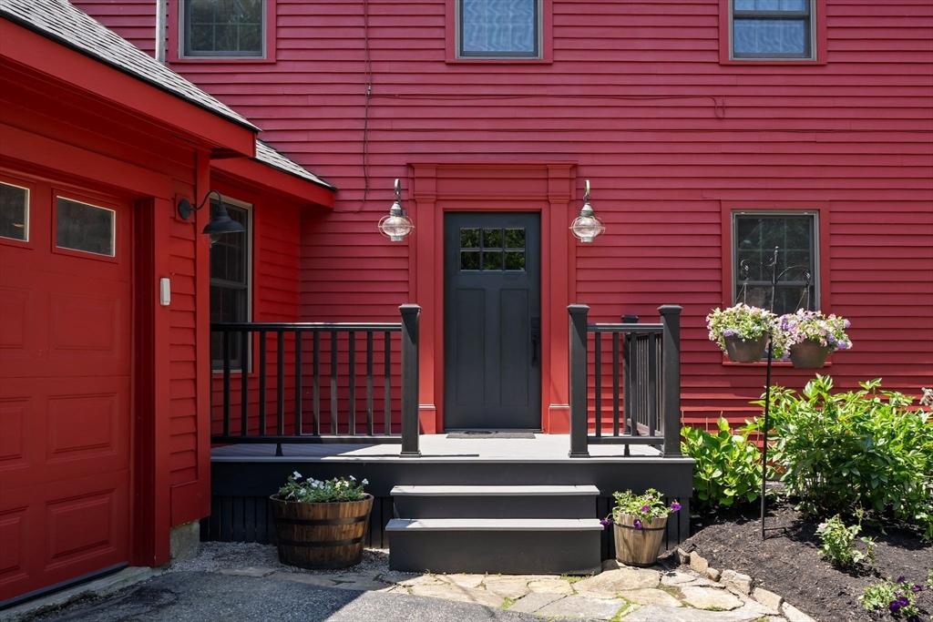 38 Manchaug Rd