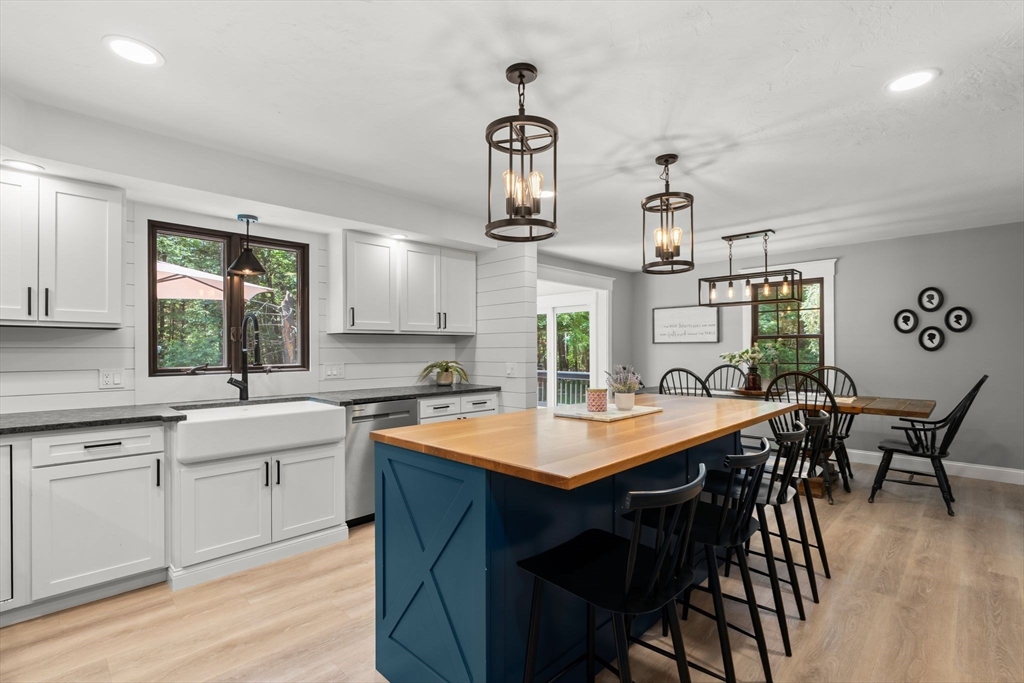 38 Manchaug Rd
