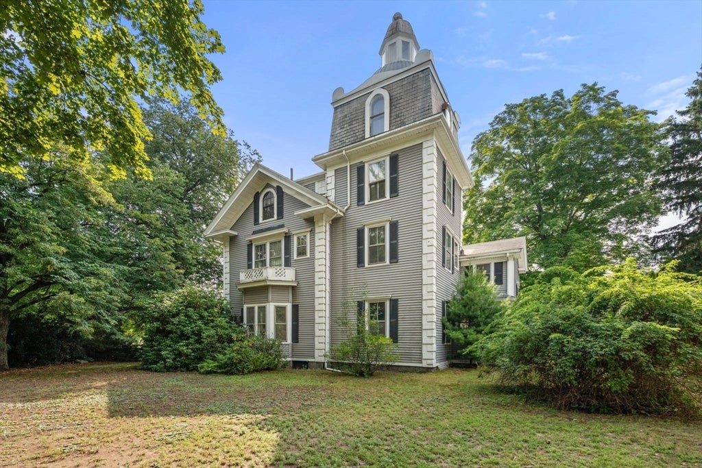Photo of 98 Kingsbury St, Wellesley, MA