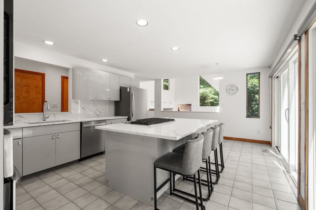 7 Larch Rd, Acton, MA, 7 Larch Rd, Acton, MA Photo #3