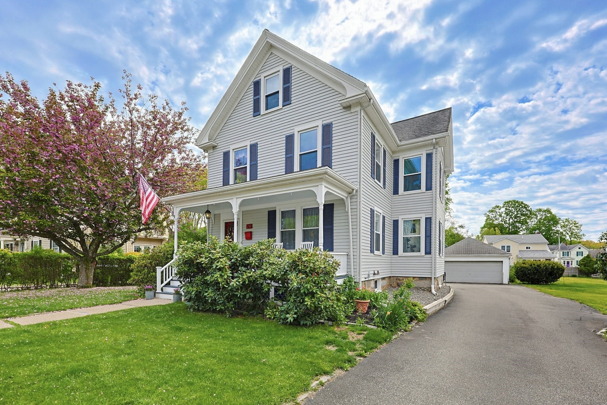 24 Riverside Pl