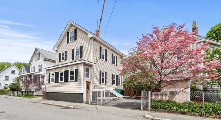 Photo of 27 Park St, Woburn, MA