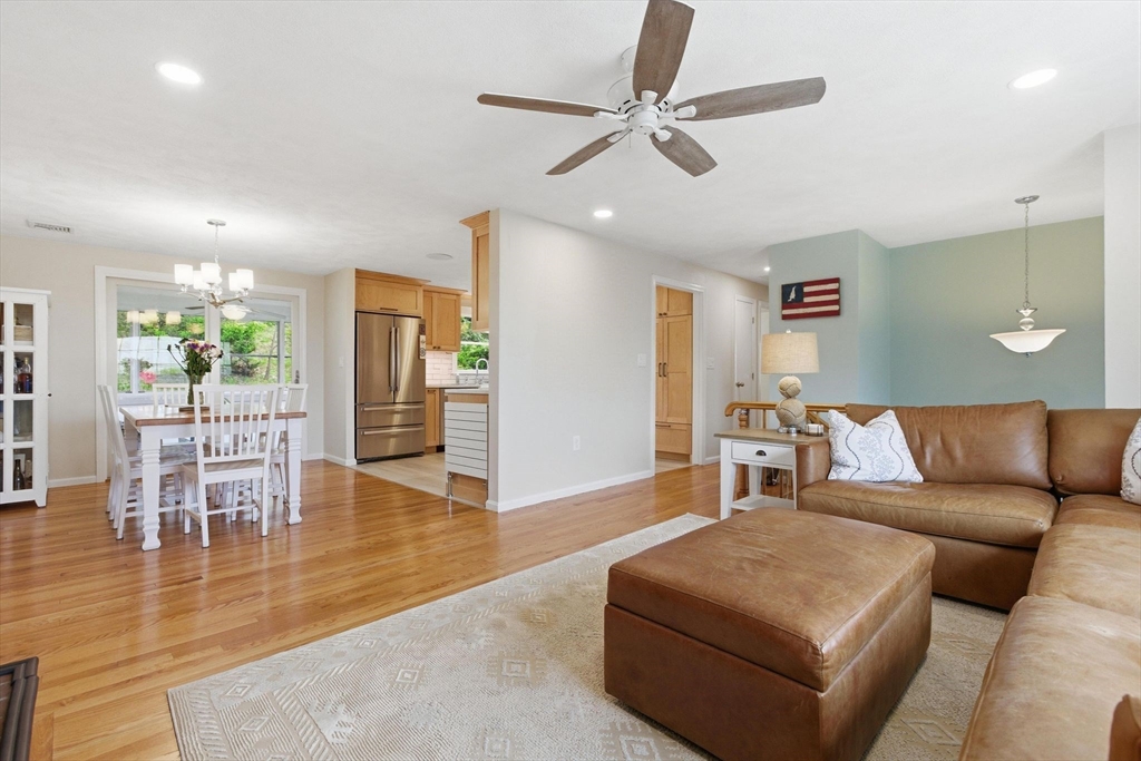 66 Phillips Cir, Waltham, MA Photo #11