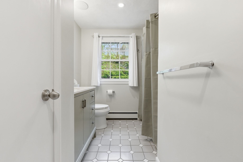 66 Phillips Cir, Waltham, MA Photo #21