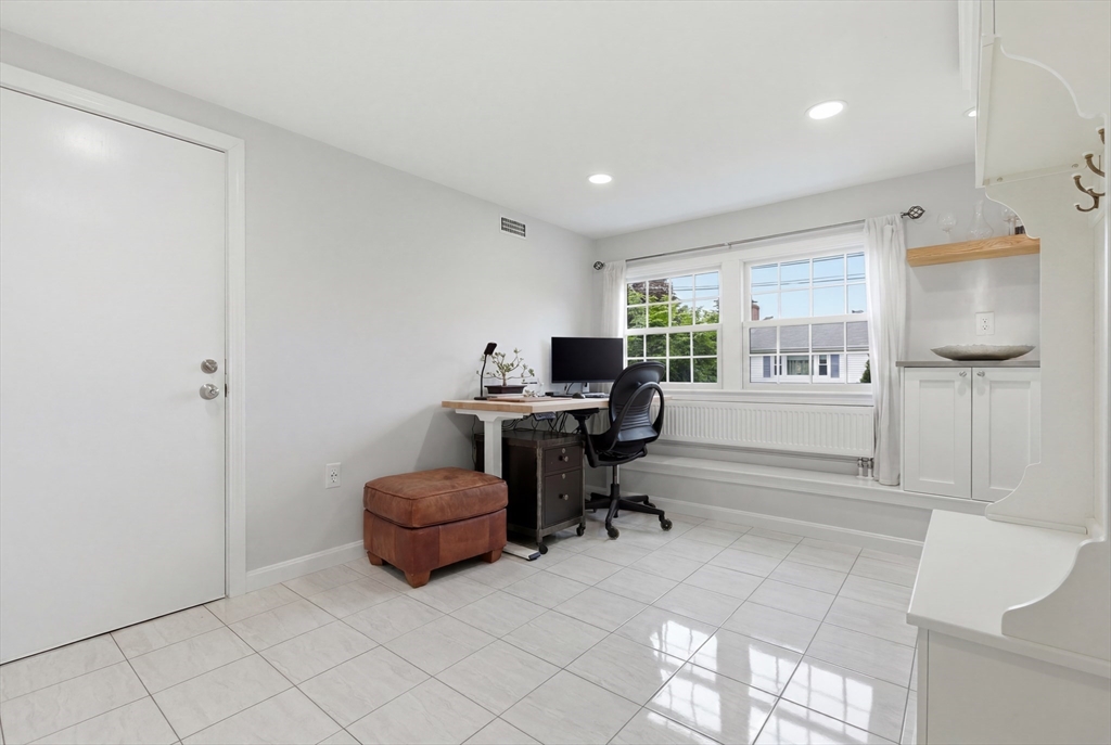 66 Phillips Cir, Waltham, MA Photo #28
