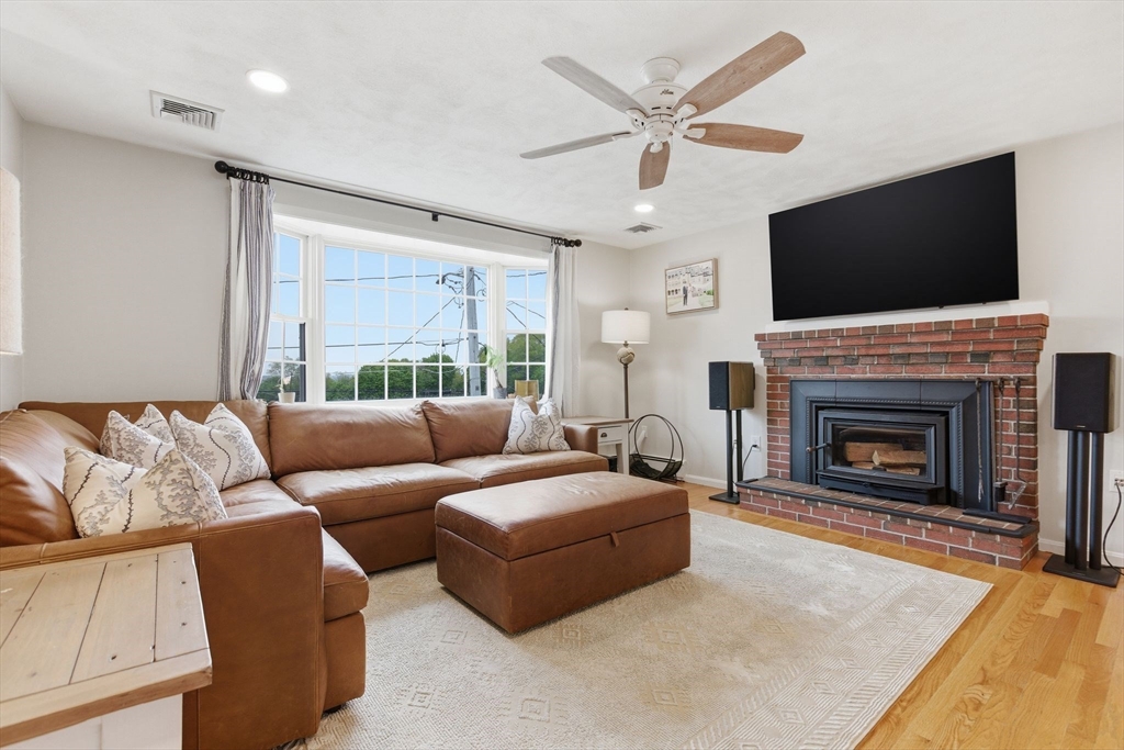 66 Phillips Cir, Waltham, MA Photo #9