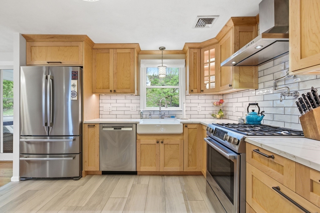 66 Phillips Cir, Waltham, MA Photo #6