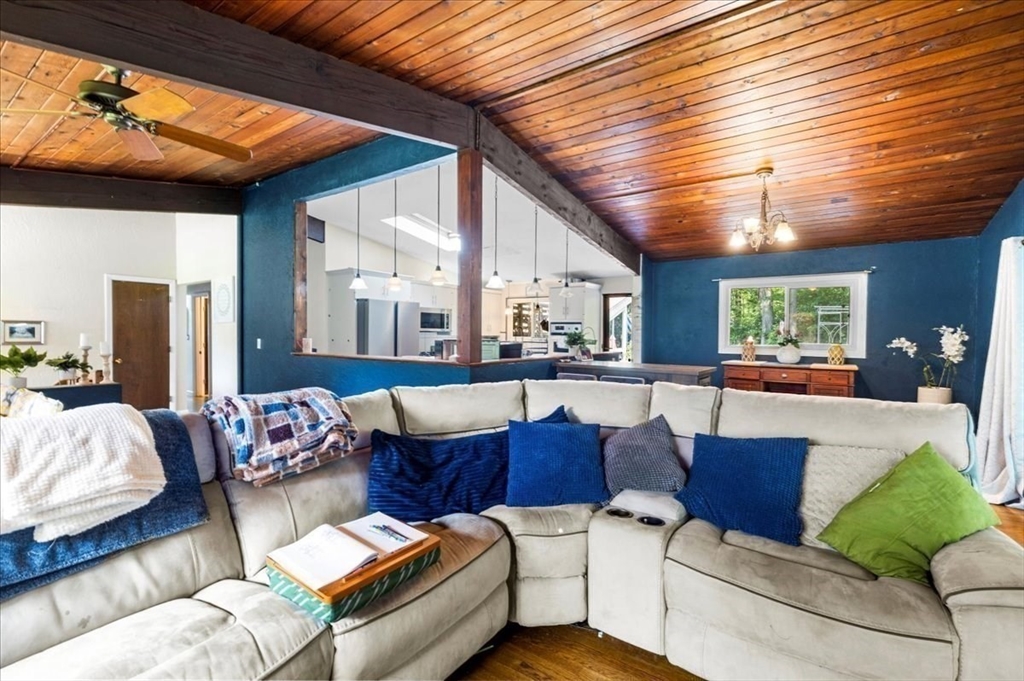 5 Lavelle Ln