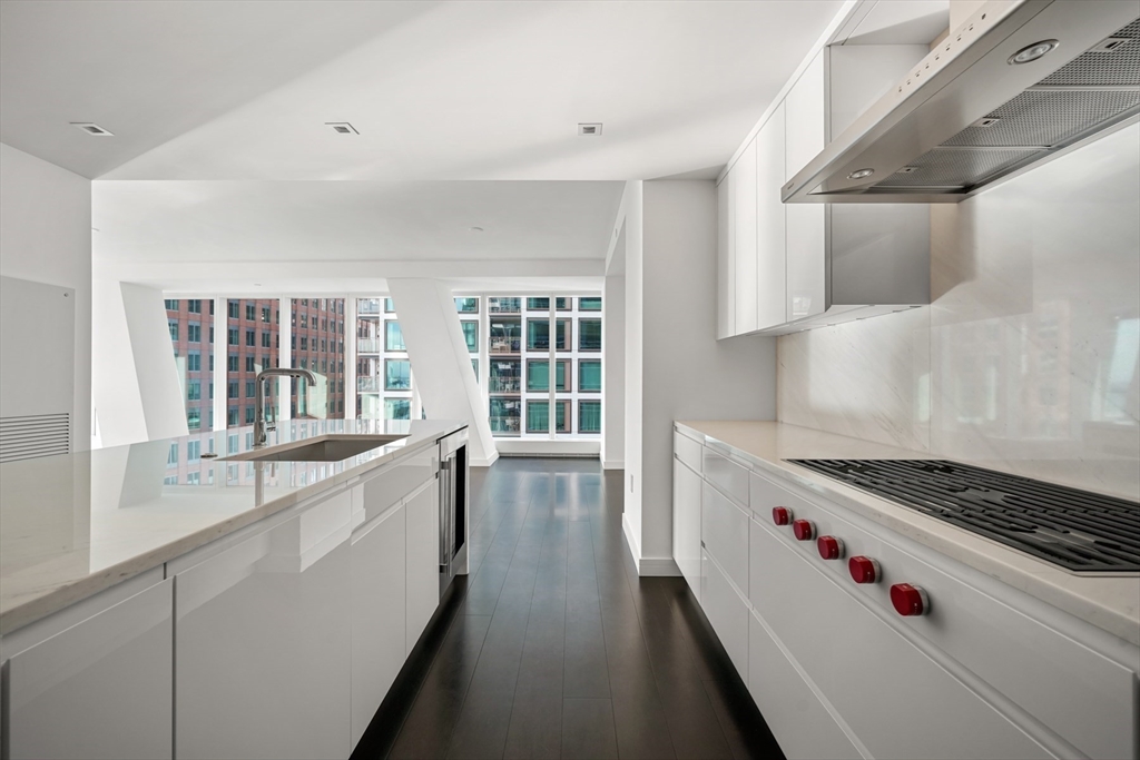 150 Seaport Blvd 10G