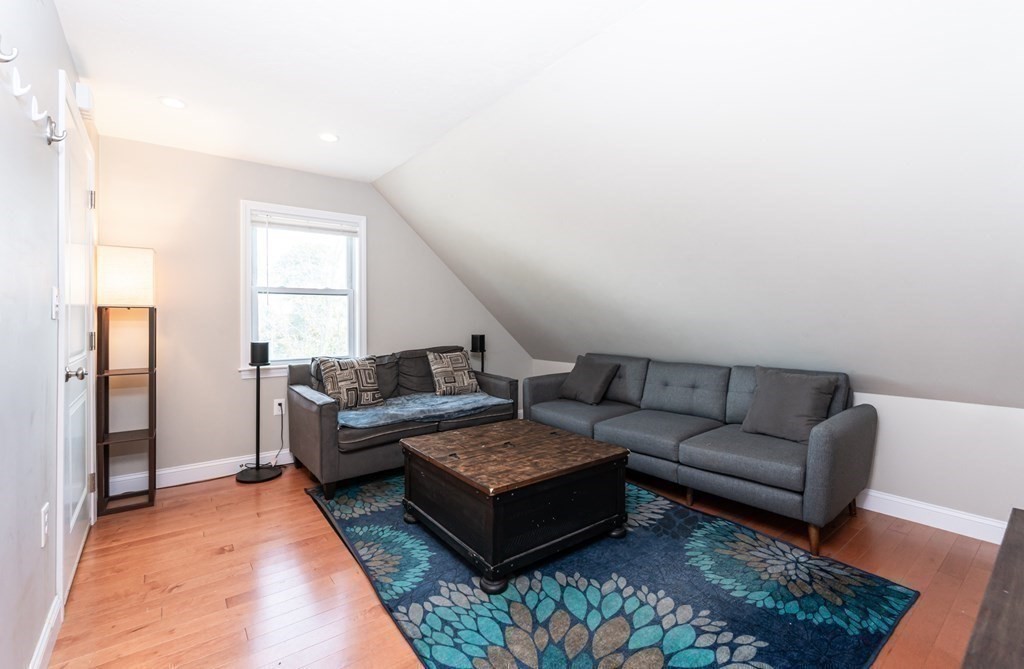 8 Putnam St 3