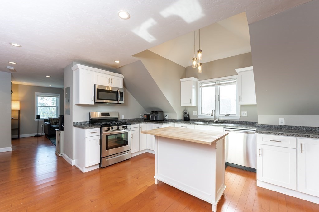 8 Putnam St 3