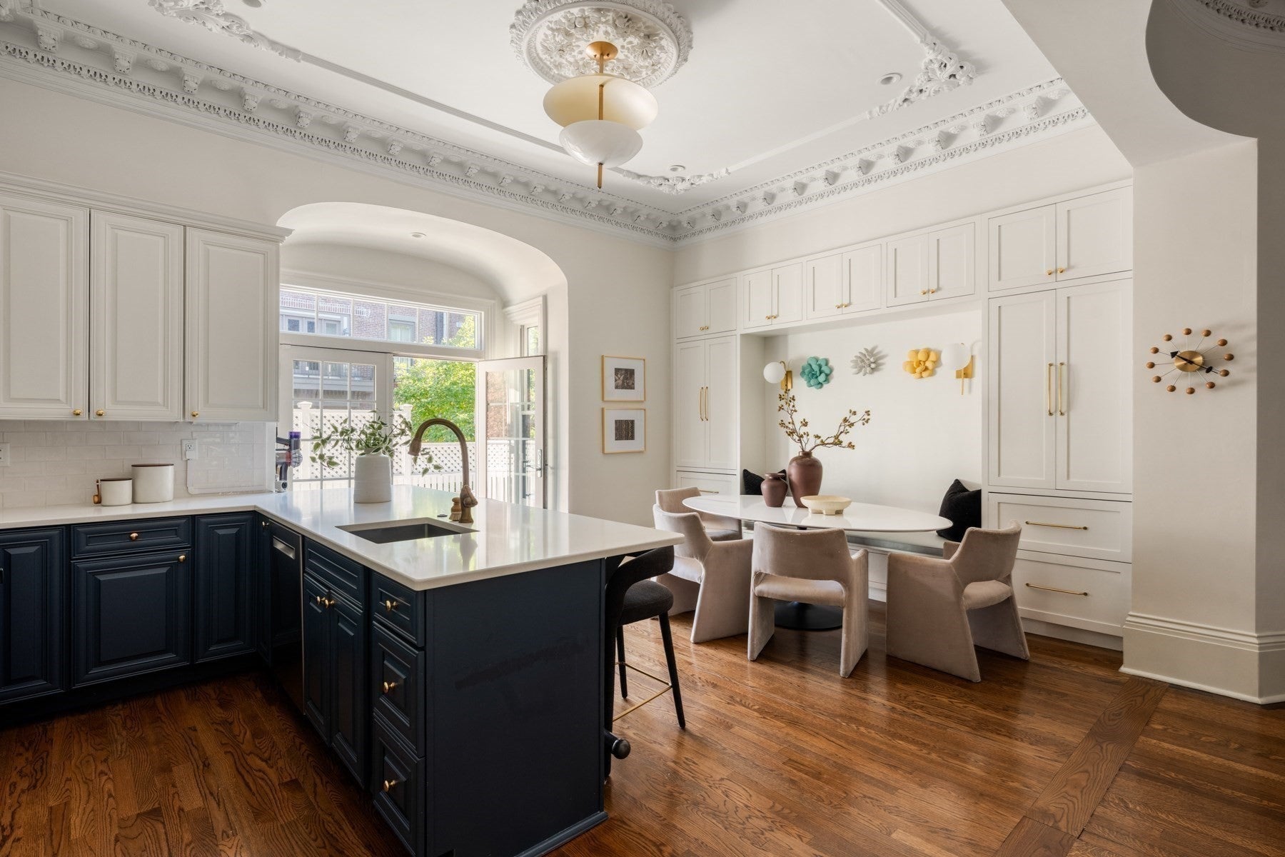 123 W Newton Street 1